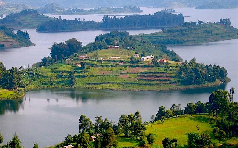 3-day gorillas trekking and lake bunyoni experience
